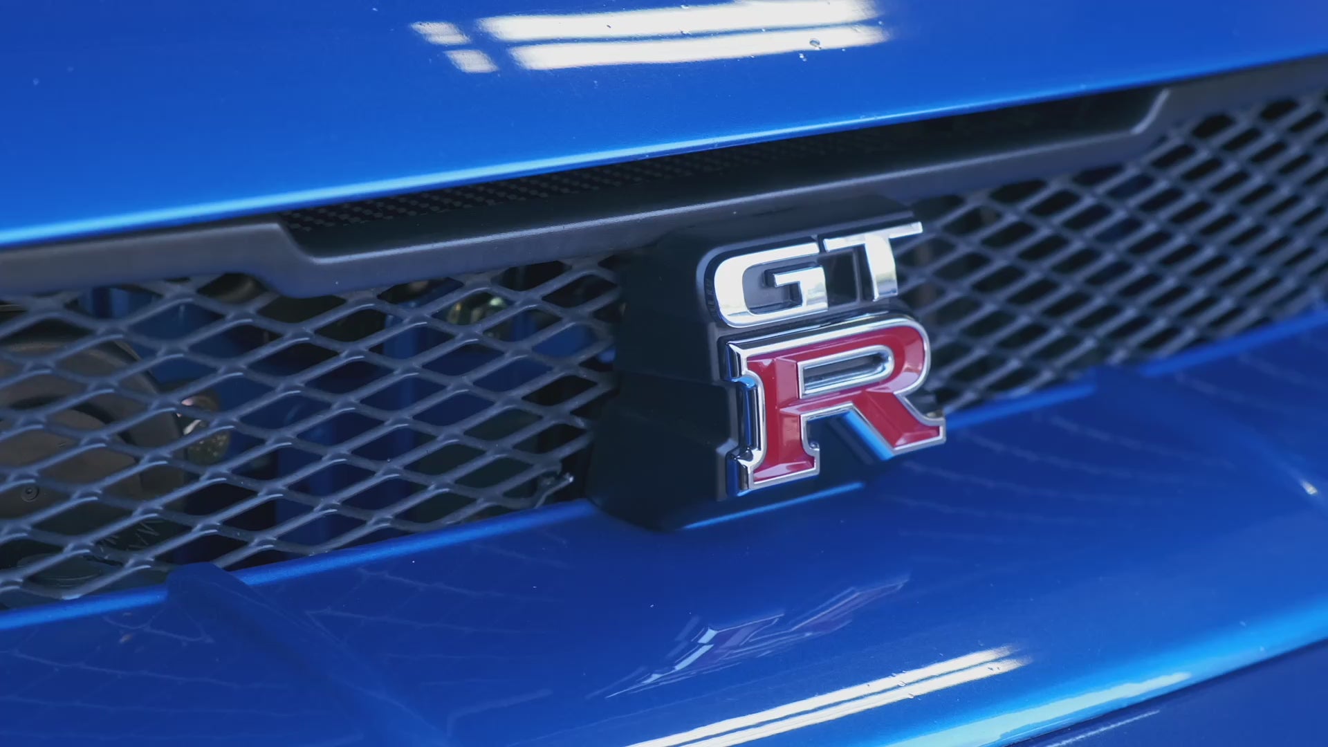 Load video: Nissan GTR video